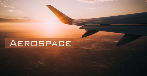Aerospace Flugzeugflügel im Sonnenuntergang